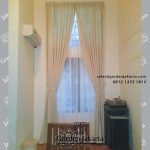 contoh gorden minimalis jendela tinggi