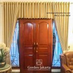 contoh gorden poni pintu warna gold