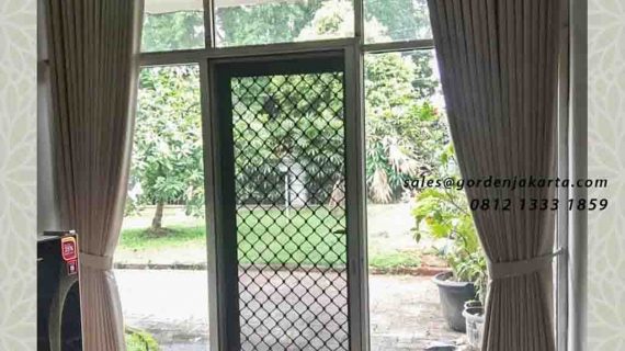 contoh tirai jendela cantik model minimalis