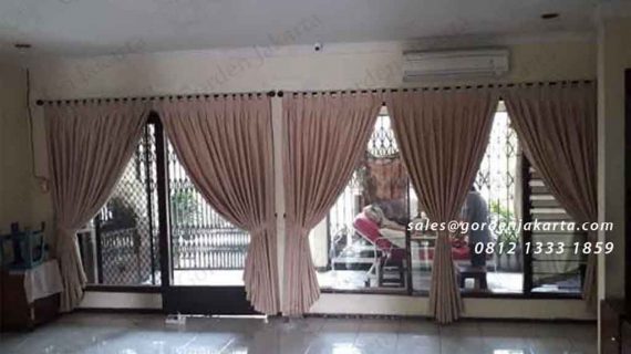 harga gorden jendela blackout warna coklat muda