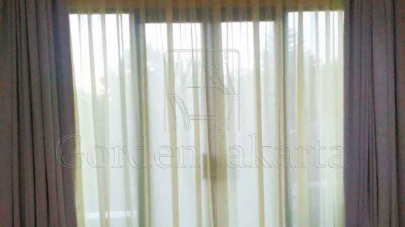 harga gorden minimalis warna abu-abu